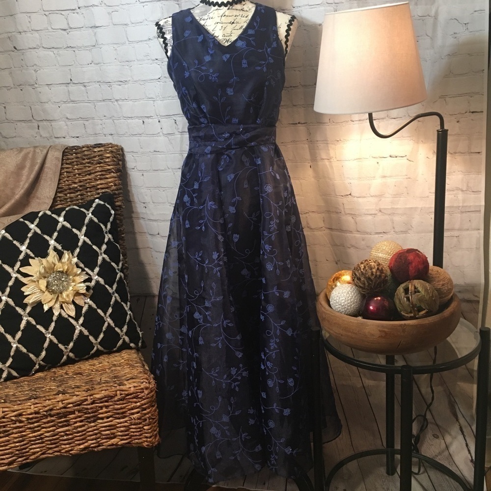 Beautiful Kids sleeveless formal dress - Picture 9 of 11
